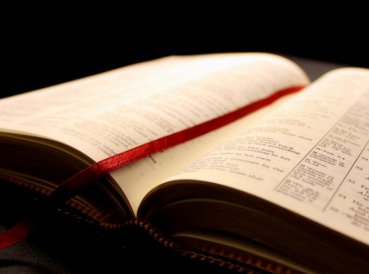 114970 369x274 exact 1445624505 - Subastarán Biblia que por error insta al adulterio