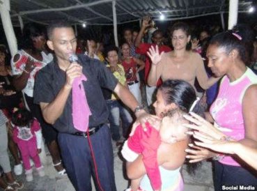 CE3E7F35 5736 49F2 996D 55E3E26E5247 mw640 mh331 s 369x274 exact 1444931923 - Gobierno cubano amenaza a pastor y congregación con despojarlos del templo