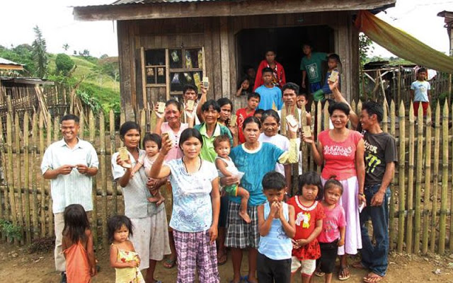 filipinas2015 20151116160841 - LLEGA A FILIPINAS "EL TESORO",  UN DISPOSITIVO QUE CONTIENE LA BIBLIA EN AUDIO
