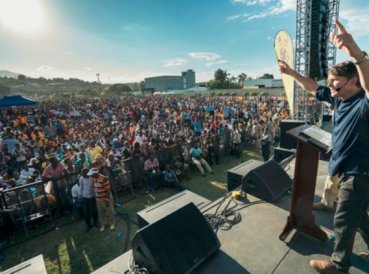 Haiti Festival 11 369x274 exact 1449683127 - Miles de haitianos se convirtieron a Cristo en evento evangelístico