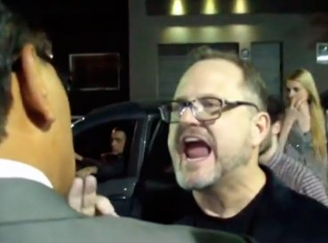 marcos witt reacciona 369x274 exact 1450977620 1 - Marcos Witt es increpado en la calle después de un evento (video)