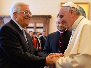 francisco presidente palestino 369x274 exact 1452181953 - Acuerdo entre el Vaticano y Palestina entra en vigor