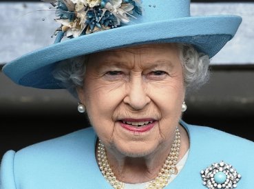 britains queen elizabeth ii 369x274 exact 1456418247 - Reina de Inglaterra, Isabel II, reconoce que Jesús es el Rey al que sirve