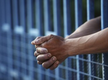 istock 000057618692 medium 369x274 exact 1454436130 - Cristianos que escapan de persecución religiosa comparten evangelio en cárceles