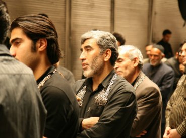 iran 2 g 369x274 exact 1457450246 - 450.000 cristianos adoran en secreto a Dios  en Irán