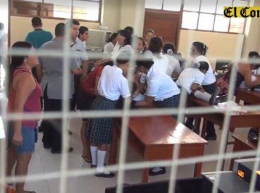 MC3A1s de 80 estudiantes son poseC3ADdos en una escuela peruana 369x274 exact 1463769259 - Más de 80 estudiantes son “poseídos” en una escuela peruana