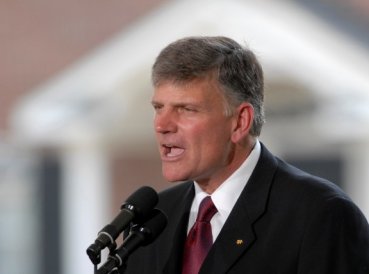 Franklin Graham critica al Papa que dijo No hay guerra por religiC3B3n 369x274 exact 1470427496 - Franklin Graham criticó al Papa que dijo que no hay guerra por religión