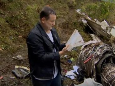 Biblia encontrada en accidente aC3A9reo en Colombia despierta fe  369x274 exact 1481313692 - Biblia encontrada en accidente aéreo en Colombia despierta fe