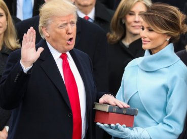 Donald Trump asegura en toma de posesiC3B3n Dios nos protegerC3A1 369x274 exact 1485183003 - Donald Trump asegura en toma de posesión: “Dios nos protegerá”
