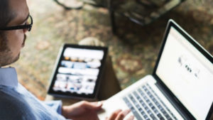 a829laptopPerson 300x169 - Vea cómo hablar de “Cristo” le costó a este hombre su Trabajo