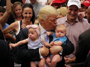 Trump recibe premio Personalidad Pro vida del aC3B1o 1024x787 369x274 exact 1515216306 - Trump recibe premio “Personalidad Pro-vida del año”