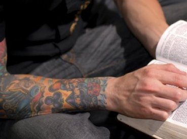 Pastor Debate sobre tatuajes es infantilidad de algunas iglesias  369x274 exact 1520443789 - Pastor: “Debate sobre  tatuajes es infantilidad de algunas iglesias”