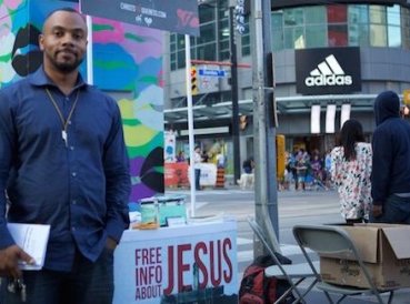 Pastor arrestado en la calle por llamar homosexualidad pecado 369x274 exact 1522077520 - Pastor arrestado en la calle por llamar homosexualidad “pecado”