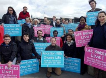 Nueva ley prohC3ADbe a cristianos orar alrededor de clC3ADnicas de aborto 369x274 exact 1523464146 - Nueva ley prohíbe a cristianos orar alrededor de clínicas de aborto