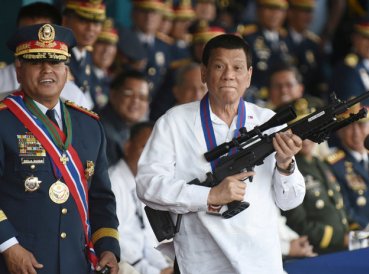 Rodrigo Duterte promete renunciar si alguien prueba que Dios existe 369x274 exact 1531090631 - Rodrigo Duterte promete renunciar si alguien prueba que Dios existe