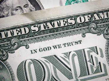 Ateos impedidos de retirar del dolar En Dios Confiamos 369x274 exact 1535646765 - Ateos impedidos de retirar del dólar: “En Dios Confiamos”