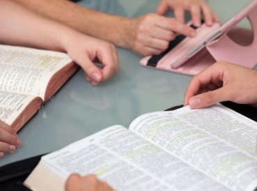 Prohiben a pareja hacer cultos y estudios biblicos en su casa 369x274 exact 1534556991 - Prohíben a pareja hacer cultos y estudios bíblicos en su casa