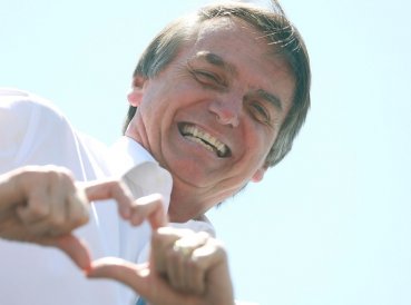 Jair Bolsonaro recibe oracion y agradece Dios quiso asi 369x274 exact 1536366116 - Jair Bolsonaro recibe oración y agradece: “Dios quiso así”