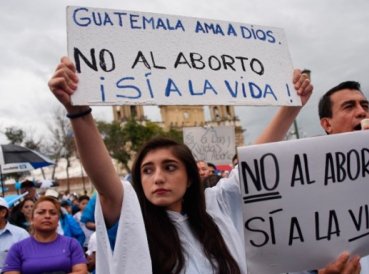 Marchan evangelicos y catolicos contra aborto en Guatemala 369x274 exact 1536122579 - Marchan evangélicos y católicos contra aborto en Guatemala