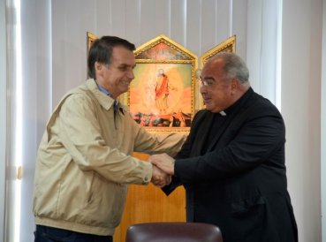 Bolsonaro firma compromiso contra aborto y drogas 369x274 exact 1539916955 - Bolsonaro firma compromiso contra aborto y drogas