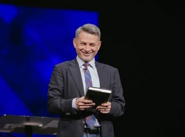 Casa de Dios alerta sobre cuentas falsas de Cash Luna  369x274 exact 1545410812 1 - Casa de Dios alerta sobre cuentas falsas de Cash Luna