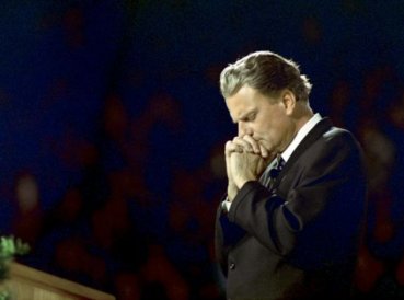 FBI revelo archivos secretos afirmando que Billy Graham fue amenazado de muerte  369x274 exact 1545352689 - FBI reveló archivos secretos afirmando que Billy Graham fue amenazado de muerte