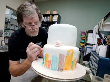 Pastelero cristiano vuelve a tribunal por negarse a hacer pastel gay 369x274 exact 1545623469 1 - Pastelero cristiano vuelve a tribunal por negarse a hacer pastel gay