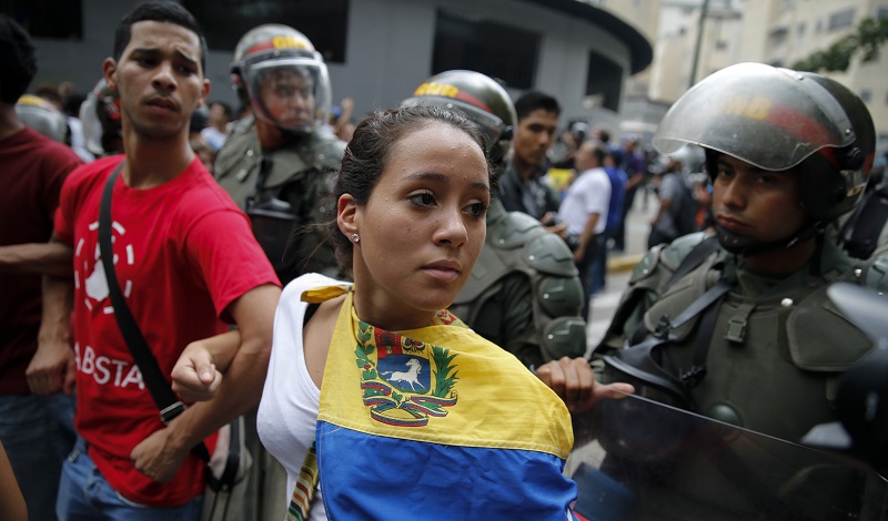 Iglesias intervienen para ayudar a personas que huyen del caos en Venezuela - Iglesias intervienen para ayudar a personas que huyen del caos en Venezuela