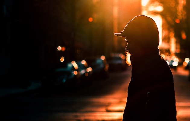 5c7c57a87c49c afterglow backlit blur 1236694 - ¿Cuál es el lugar del hombre?