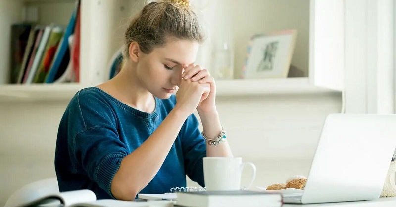 64444 woman praying work thinkstock fizkes 1200.1200w.tn 12 5 - ¿Iría al cielo si siendo cristiano me suicido?