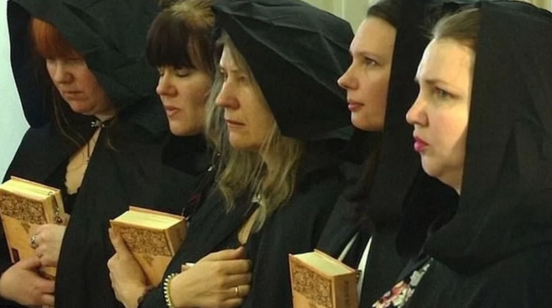 Brujas apoyan a Vladimir Putin con rituales y plegarias politicas - Brujas apoyan a Vladimir Putin con rituales y plegarias políticas